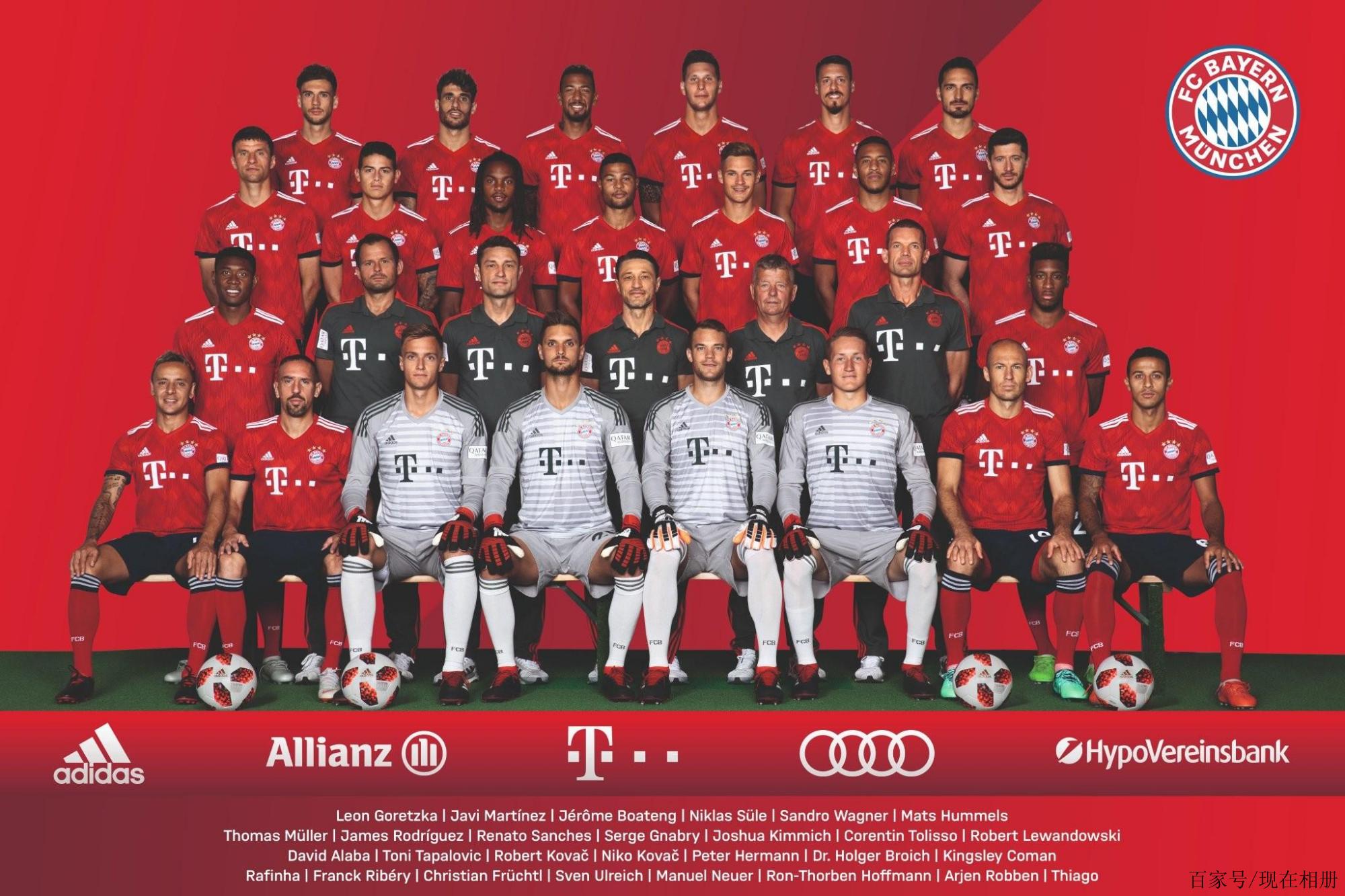 他在闹，他在笑，林加德与拉什福德通道内嬉戏（笑闹不断，林加德和拉什福德在通道内打趣嬉闹）