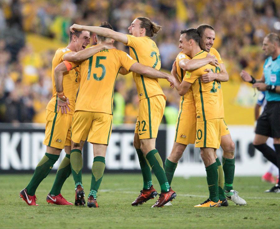 王钰栋首个主力赛季表现：共12球5助攻，荣膺中超本土金靴（12球5助攻！王钰栋主力首季加冕中超本土金靴）