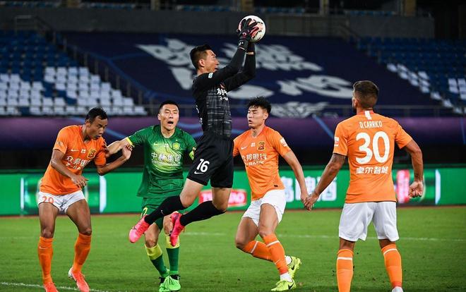 李玮锋率苏州队夺双城赛冠军：过来帮好忙，把队伍组合得更好（李玮锋带苏州队加冕双城赛冠军：到来助力，球队配合更趋默契）