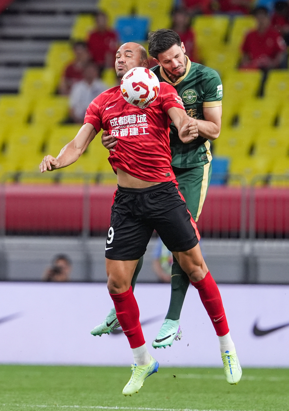 环足奖年度最佳女足球员候选：邦马蒂、普特利亚斯、凯莉在列（邦马蒂、普特利亚斯、凯莉入围环足奖年度最佳女足球员）