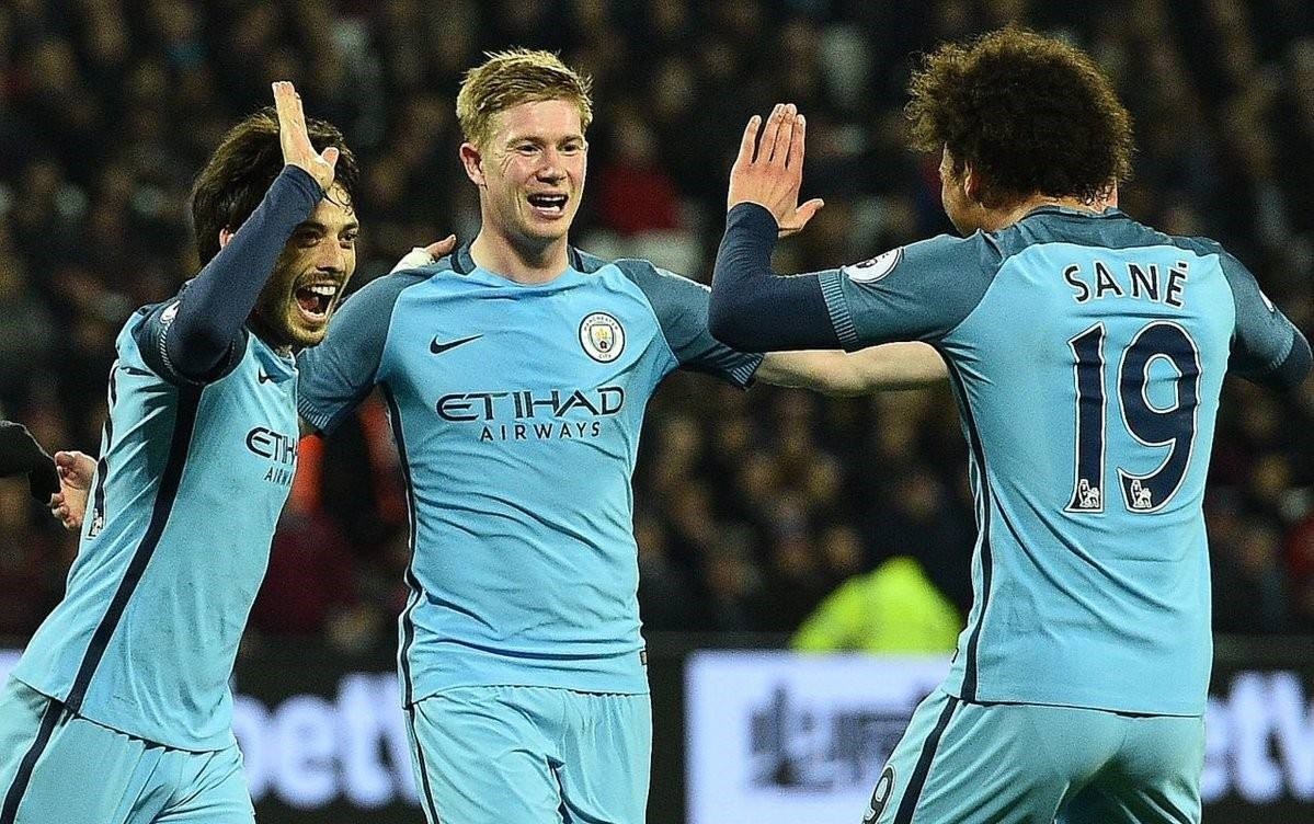 皇马青训小将获征召！18岁天才后卫冲击一线队，卡马温加伤愈归队（皇马召入青训新星：18岁后防才俊力拼一线队，卡马温加伤愈回归）