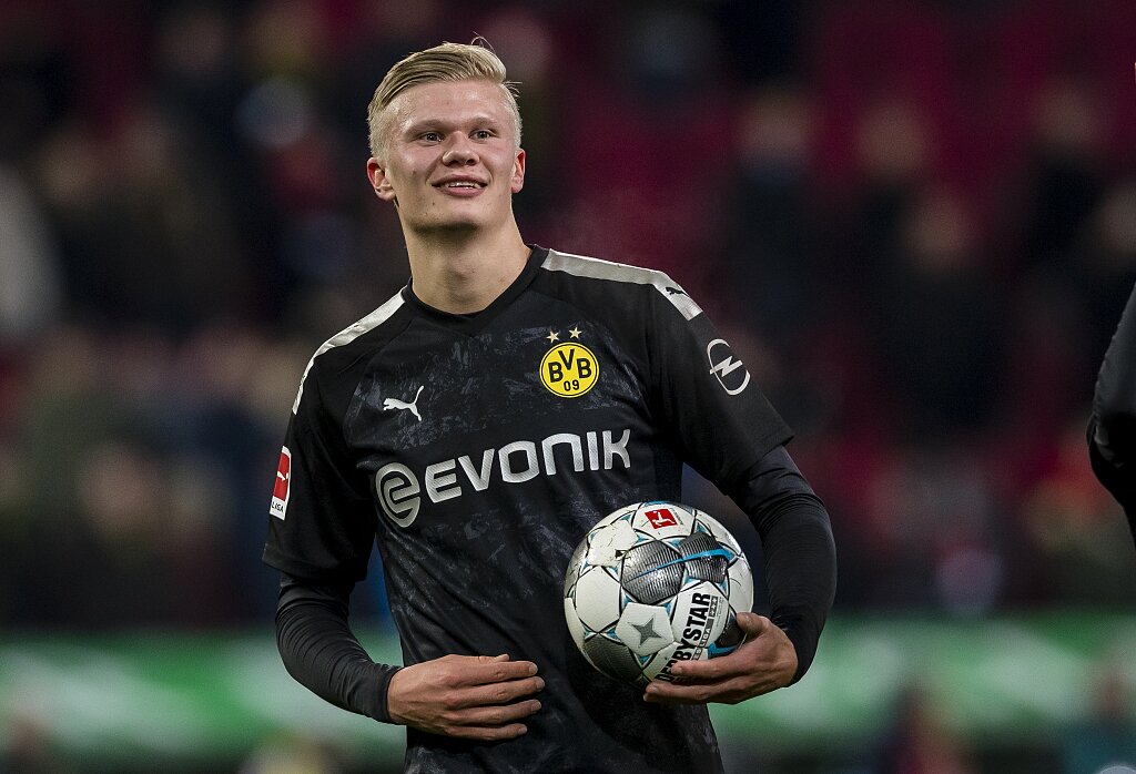 英媒：拜仁、尤文和巴黎有意免签科纳特，球员对各种选择持开放态度（英媒：拜仁、尤文、巴黎拟自由身引进科纳特，球员态度开放）