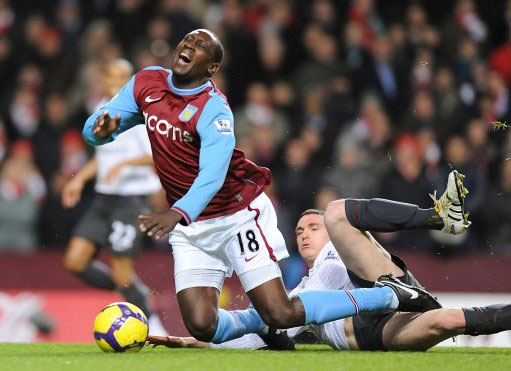 广东籍球员廖锦涛、吕焯毅参与英博队内的大连话挑战，前者胜（英博队内大连话挑战：广东籍廖锦涛胜出，吕焯毅参赛）