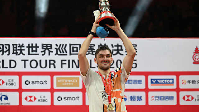 哈登称赞火箭重建成功，申京阿门小贾成长显著（哈登力挺火箭重建：申京、阿门与小贾进步明显）