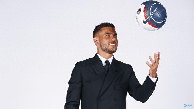 意乙巴里队客场0-5惨败，在返程航班上球迷与球员发生冲突（意乙巴里客场0比5大败，返程航班上球迷与球员爆发冲突）